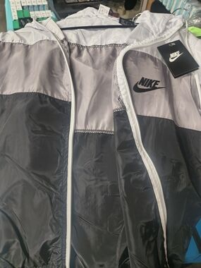 Nike Men’s Black and Light Gray Hooded Windbreaker Jacket